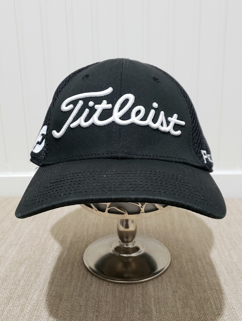 NWOT! TITLEIST Embroidered Pro V1 FJ Stretch Fitted Cap (L/XL) Black/White